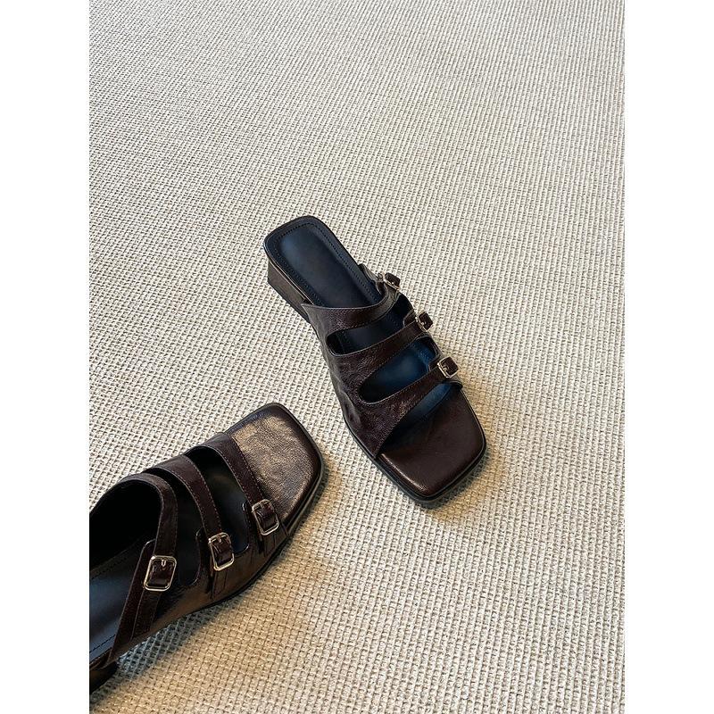 Retro Sandalen mit quadratischer Spitze und Ein-Wort-Schnalle für Damen, neue schwarze Sandalen mit offenen Zehen und dicken Absätzen und coole Slipper