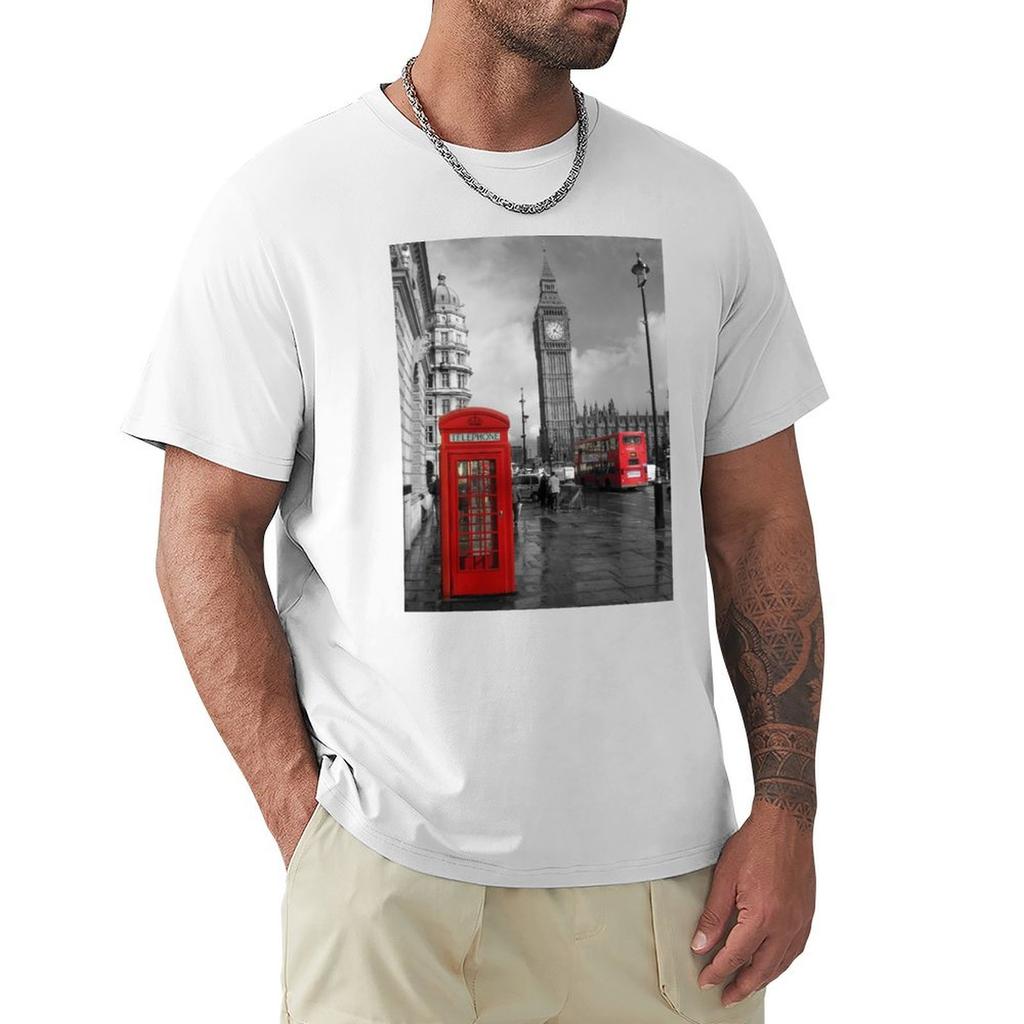 Londres Inglaterra cidade foto preto e branco do Big Ben com cabine telefônica vermelha e ônibus de dois andares vermelho Camiseta