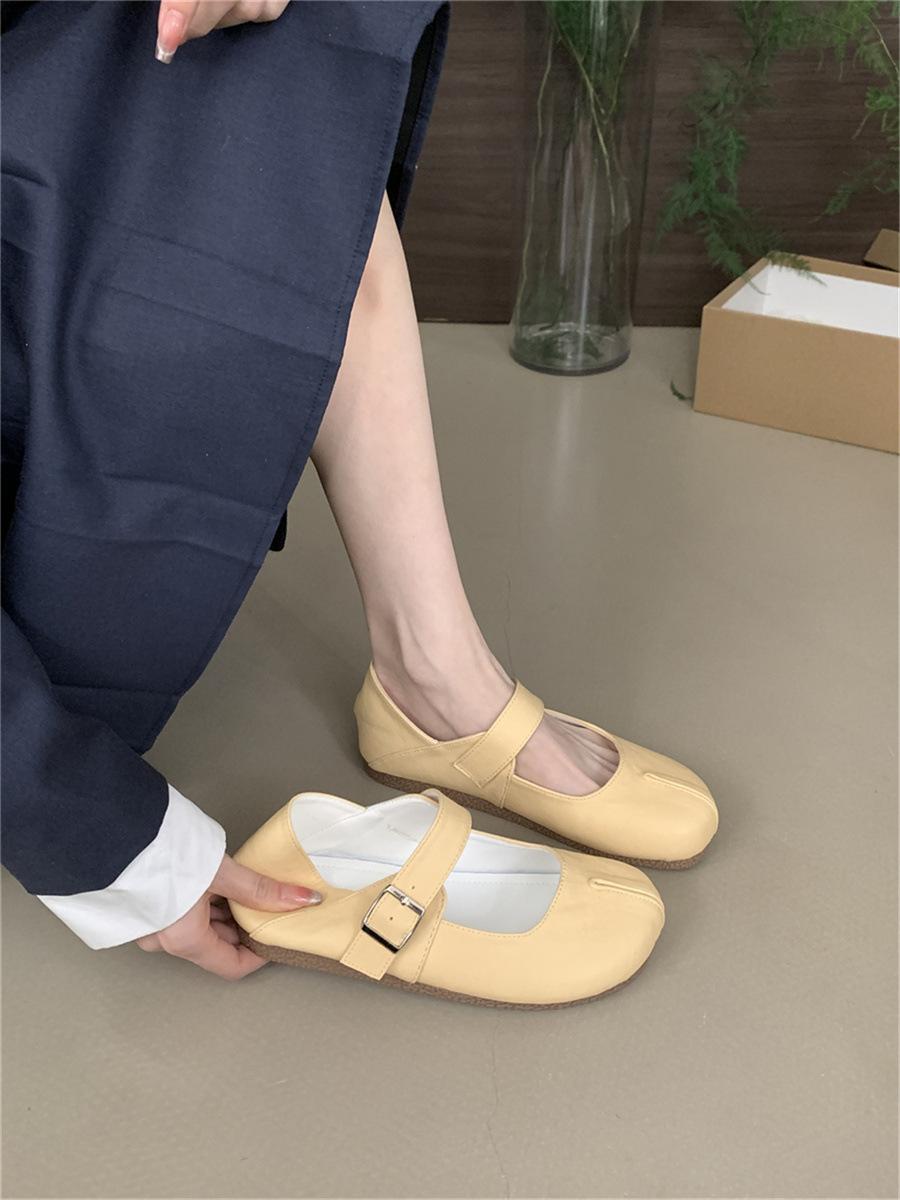 

2025 spring and autumn new silver Mary Jane shoes light mouth word with soft bottom soft surface round head with skirt temperament single shoes 39 жёлтый