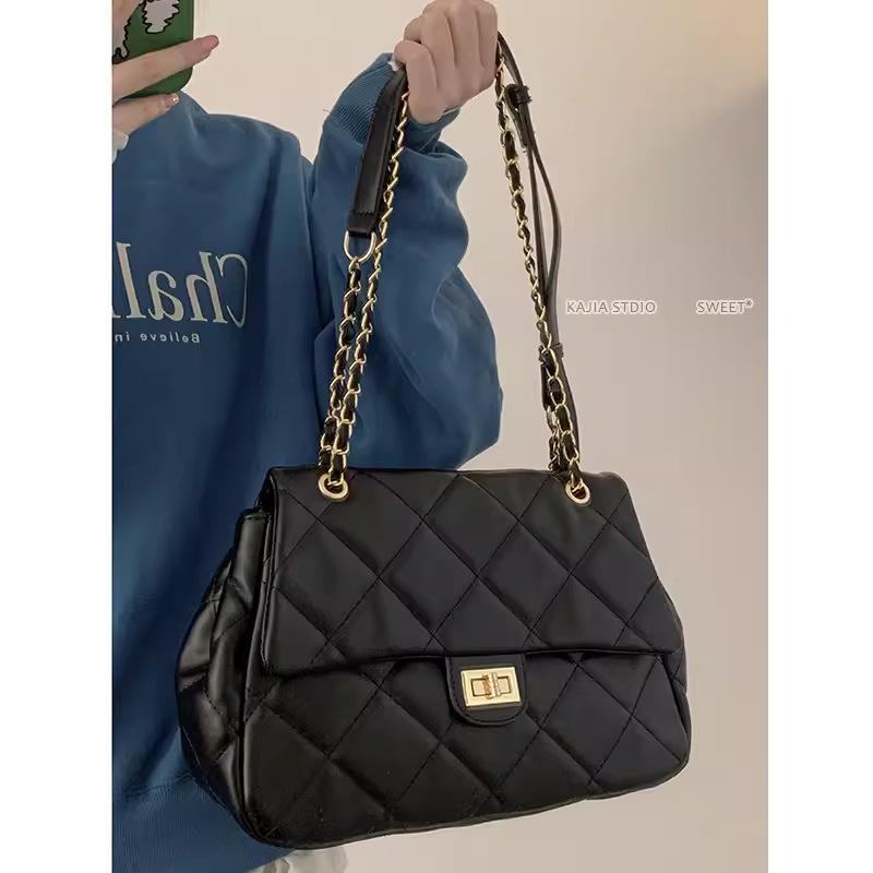 

Premium textured bag women s large-capacity 2023 autumn and winter new fashion diamond chain bag commuter messenger stray bag чорний