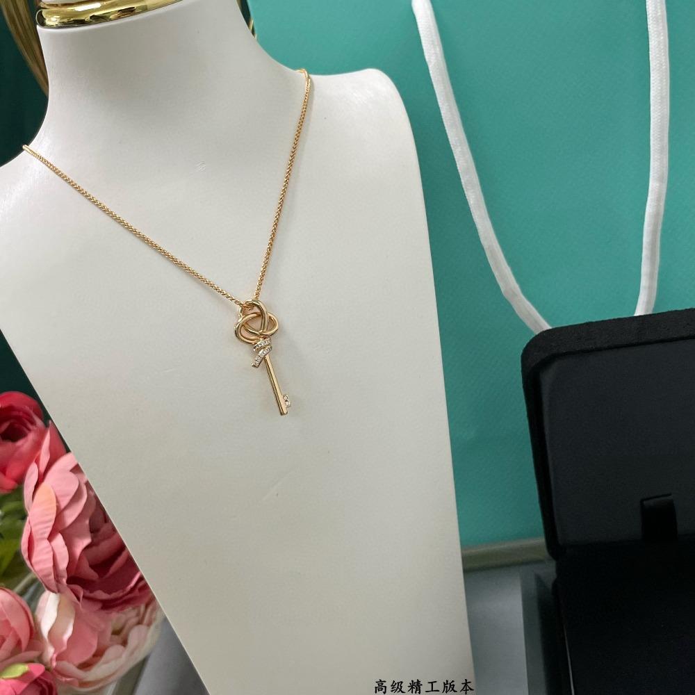 

Half Diamond Knot Key Necklace Women s 18k Rose Gold Diamond Fashion Versatile Light Luxury Temperament Clavicle