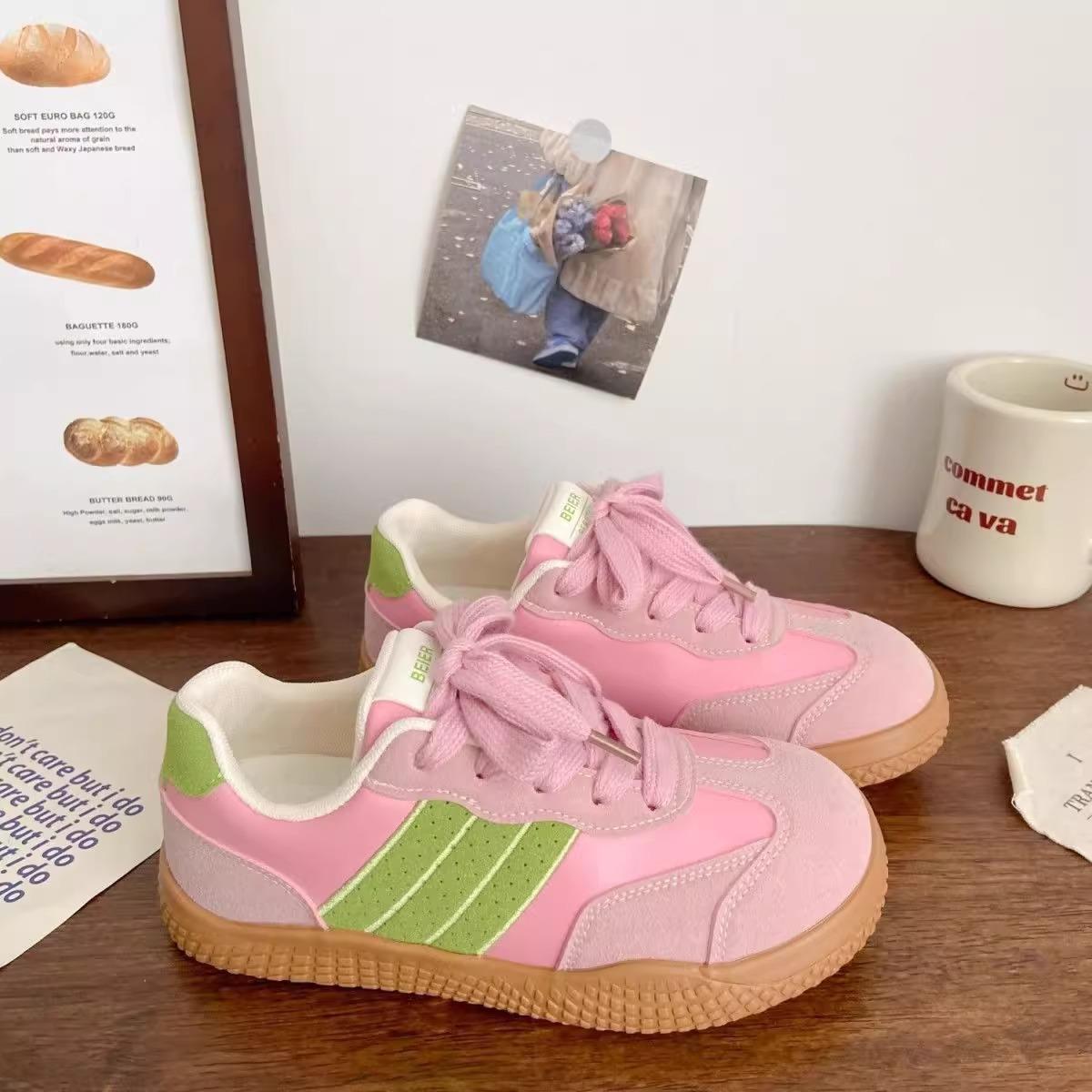 

2025 autumn new retro moral training shoes women s versatile little white shoes campus style light breathable casual sports shoes women 35