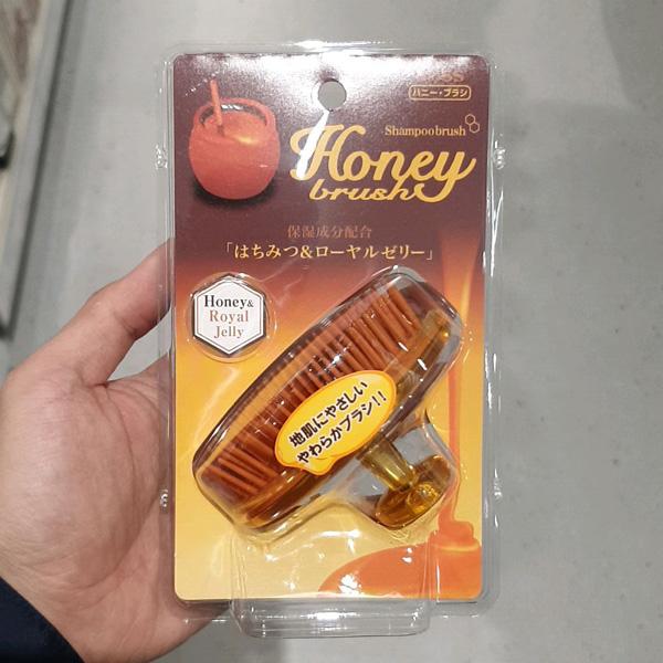 Nitori Honey Royal Jelly Gentle Scalp Massage Shampoo Brush