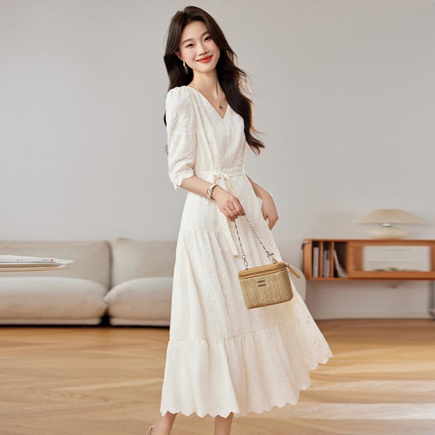 Embroidery Dress Women's Summer New Design Temperament Waist Thin Holiday Skirt