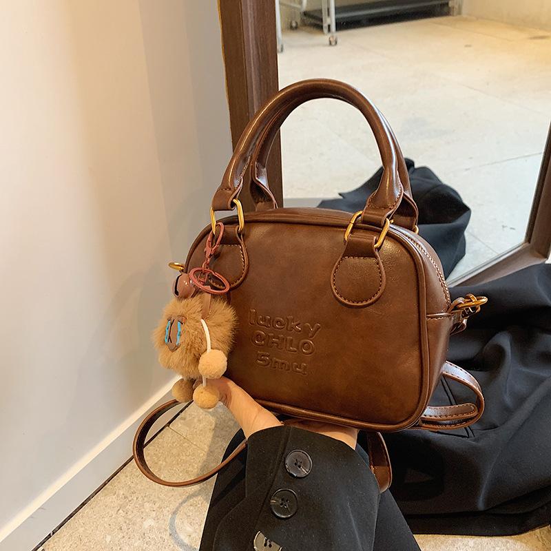 This year's popular versatile portable small square bag 2025 new autumn fashion niche solid color shoulder messenger bag