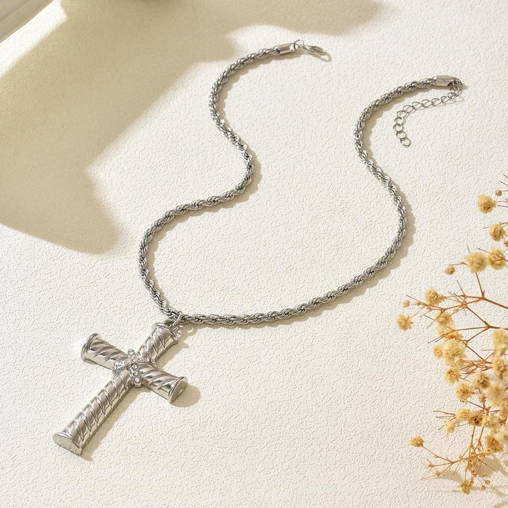 European and American Fashion Simple Thread Rotating Cross Necklace Personalized Diamond-encrusted Versatile Twist Thick Chain Neck Chain
