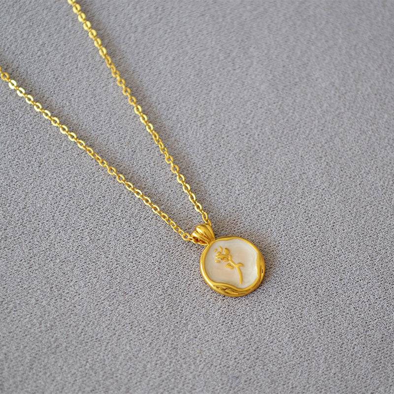French Elegant Pearlescent White Enamel Vintage Rose Gold Coin Pendant Freshwater Pearl Short Necklace Clavicle Chain