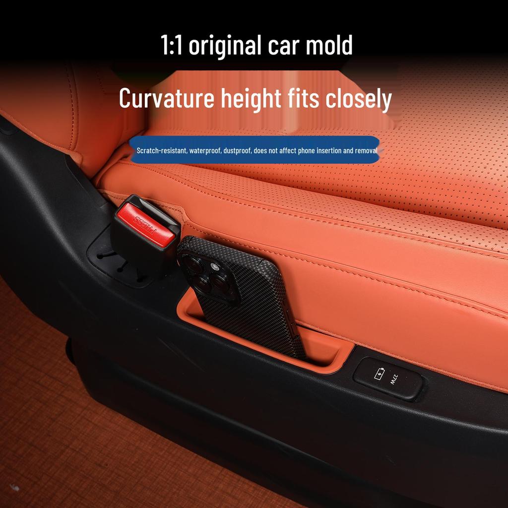 Lynk & Co 900 Rear Seat Silicone Phone Slot & Storage Box