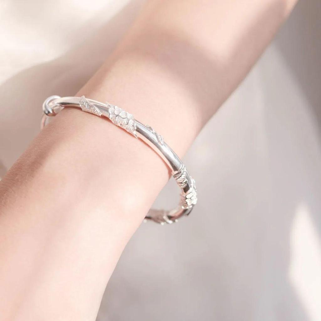 Elegant Floral Bracelet for Women – Solid Young Style, Push-Pull Ancient Bangle Design, Perfect Birthday Gift for Girlfriend