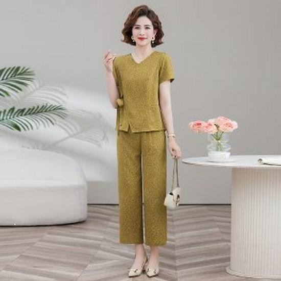 

Summer Casual Set for Mature Women: Short-Sleeve T-Shirt & Wide-Leg Pants, Loose and Comfortable Fit 5XL