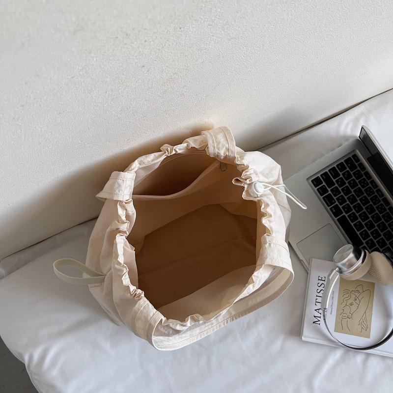 New high-value, fresh, sweet and cute embroidered small bag, casual and simple large-capacity bucket bag.