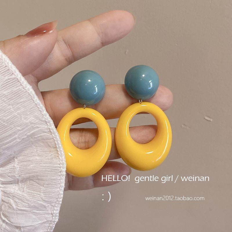 

Hong Kong Style Contrast Color Oval Non-Piercing Ear Clip Fancy Fashion Elegant All-Match Ear Studs Earrings Eardrop Jewelry A pair of stud earrings