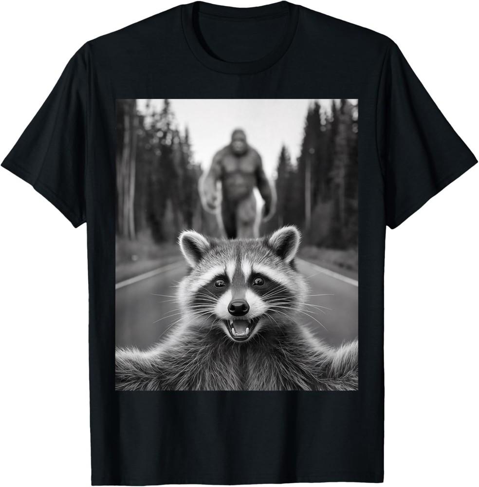 

Scared Raccoon Selfie With Sasquatch Bigfoot , Funny Raccoon T-Shirt L