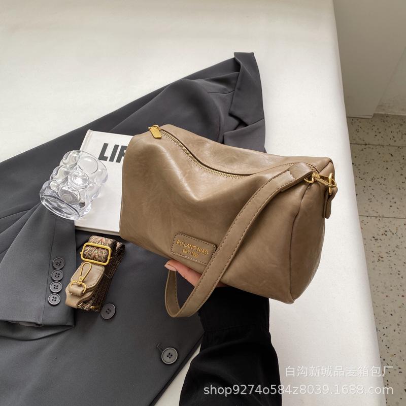 

Fashion retro wide strap small bag for women 2025 new trendy foreign style pillow bag niche design crossbody small square bag хаки