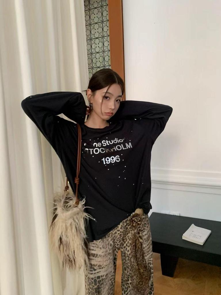 Tricou lung pentru femei 1996 cu imprimeu oglindă și strasuri, cu mânecă lungă