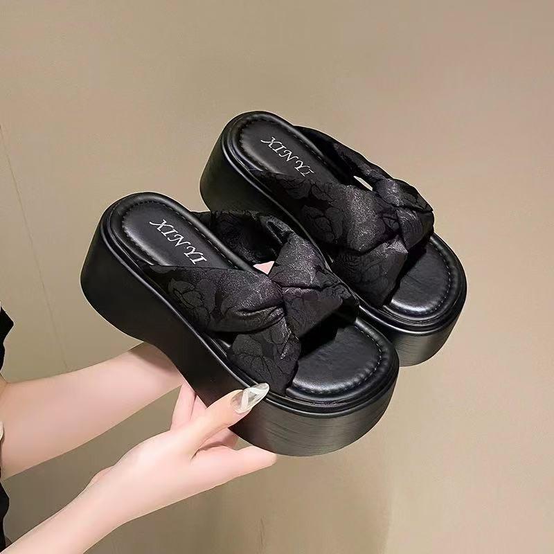 Thick-soled heightening cool slippers for women's summer wear new muffin small high-heeled casual beach shoes