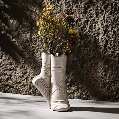 Ballet Shaped Vase Ceramic Hydroponic Vase Home Decoration Art Ornaments Aromatherapy Bottle