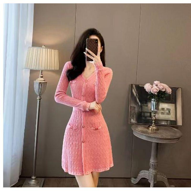 

European Station 2024 Autumn and Winter Tight Waist Slim Looking Base Ride V-neck Dress Classic Style Pink Knitting Dress Women Pink S