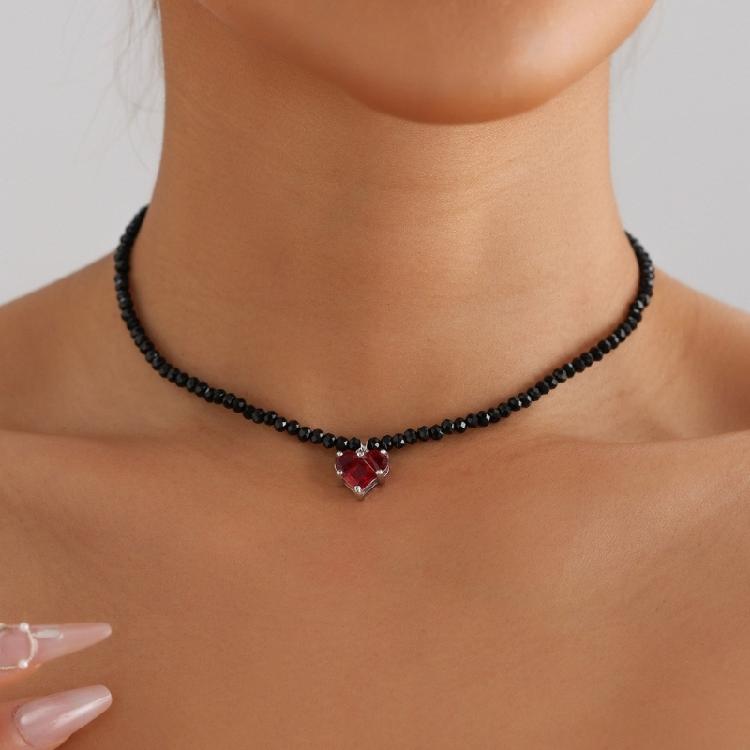 Fashionable Black Beaded Crystal Necklace Love Heart Pendant Clavicle Chain Handmade Adjustable Length Neckchain Jewelry