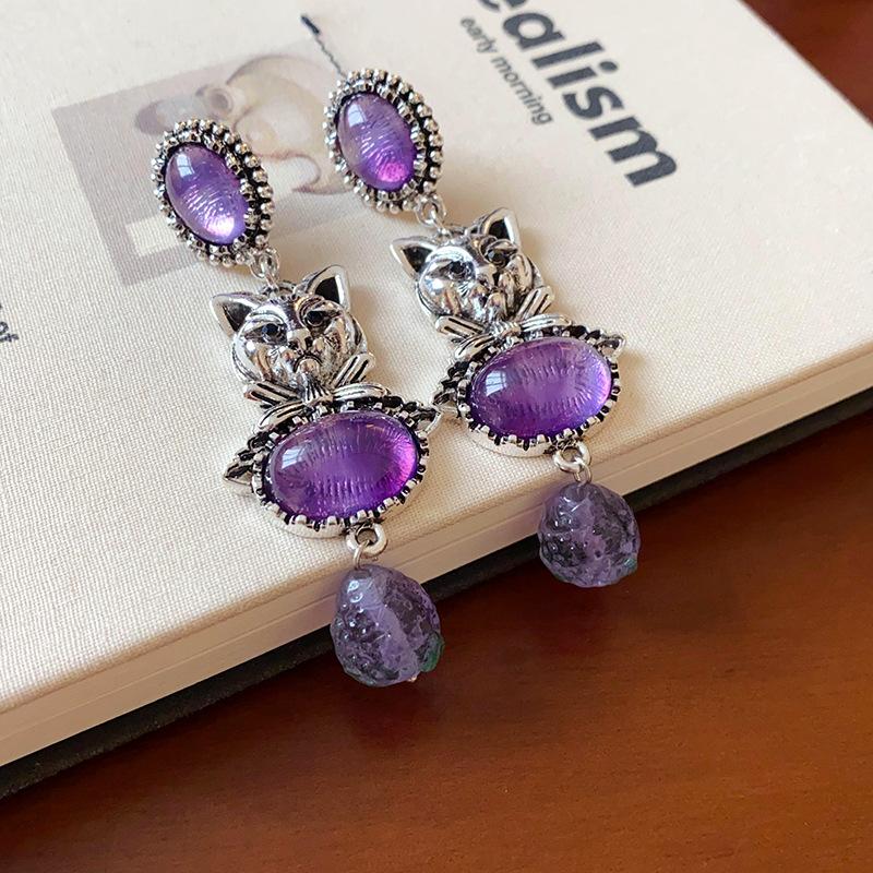 

Vintage medieval silver needle diamond-encrusted kitten earrings women s heavy industry fashion temperament earrings light luxury high-end earrings
