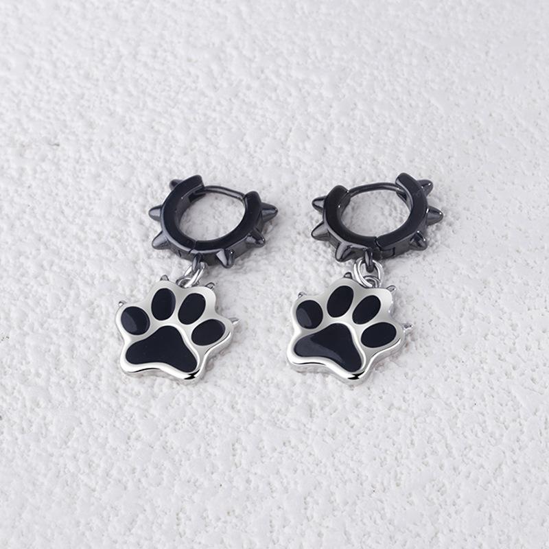 Hip Hop Punk Cat Paw Pendant Earrings Suitable For Men And Women Cool And Personalized Black Rivet Jewelry Gifts