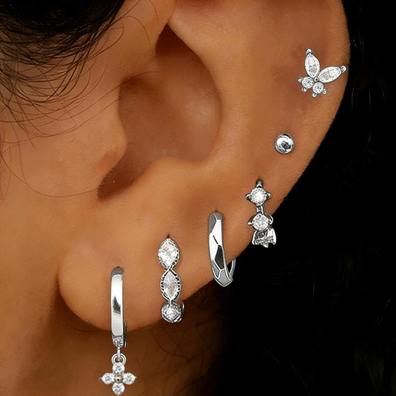 Set di 6 orecchini a cerchio Huggie in Cristallo Lucido per Donna Gioielli Trago Elica Borchie Cartilagine Farfalla Lotto di Piercing Lobe all'Ingrosso