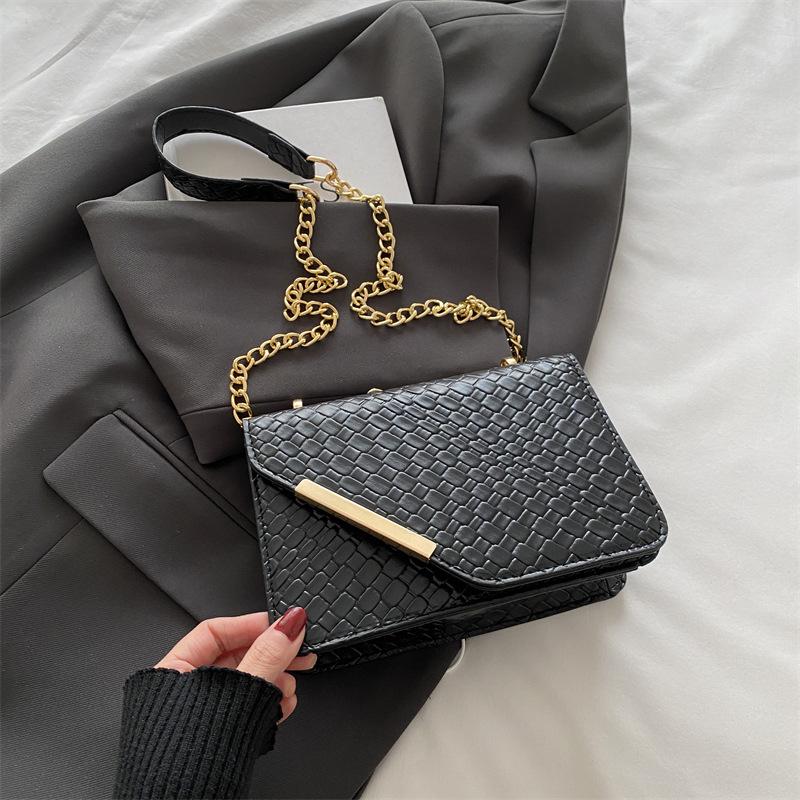 

Популярная текстура универсальный плетеный узор маленькая сумка женская 2025 новая трендовая нишевый дизайн цепочка на одно плечо кроссбоди женщина чёрный