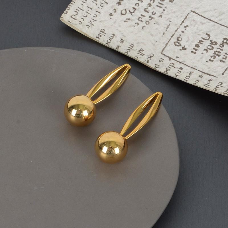 Minimalist Geometric Metal Stud Earrings Women Elegant Gold Tone Lightweight Daily Wear