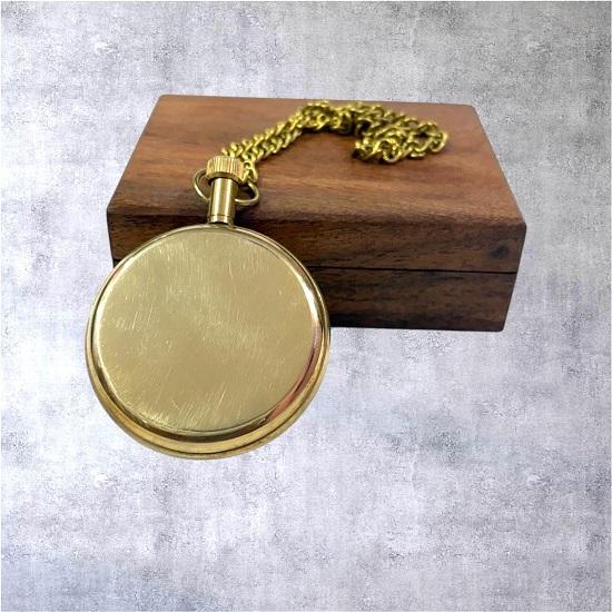 Mosiężny zegarek kieszonkowy z drewnianym pudełkiem Zegar z cyframi rzymskimi Klasyczny zegarek na łańcuszku Prezent Retro Kieszonkowy zegarek Kolekcjonerski Dekoracja biurka