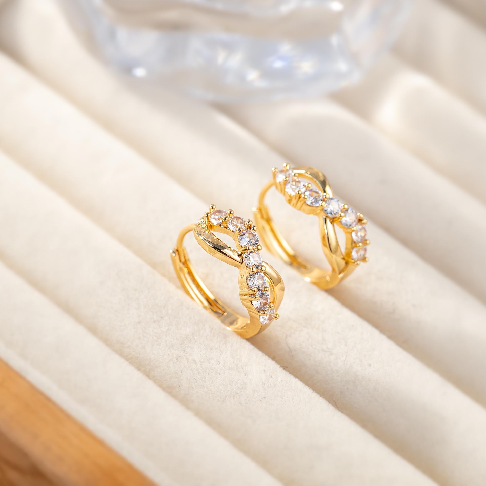 Moebius Zircon Ear Cuffs: Women s Korean Style Simple Rhinestone Twisted Circle Earrings for Autumn  Winter