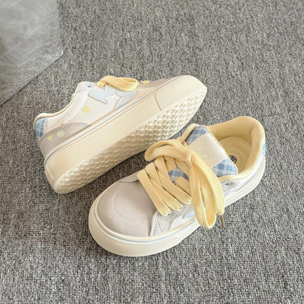 Korean fresh color matching bread shoes 2026 spring and summer new niche versatile moral training shoes platform fashion casual board shoes