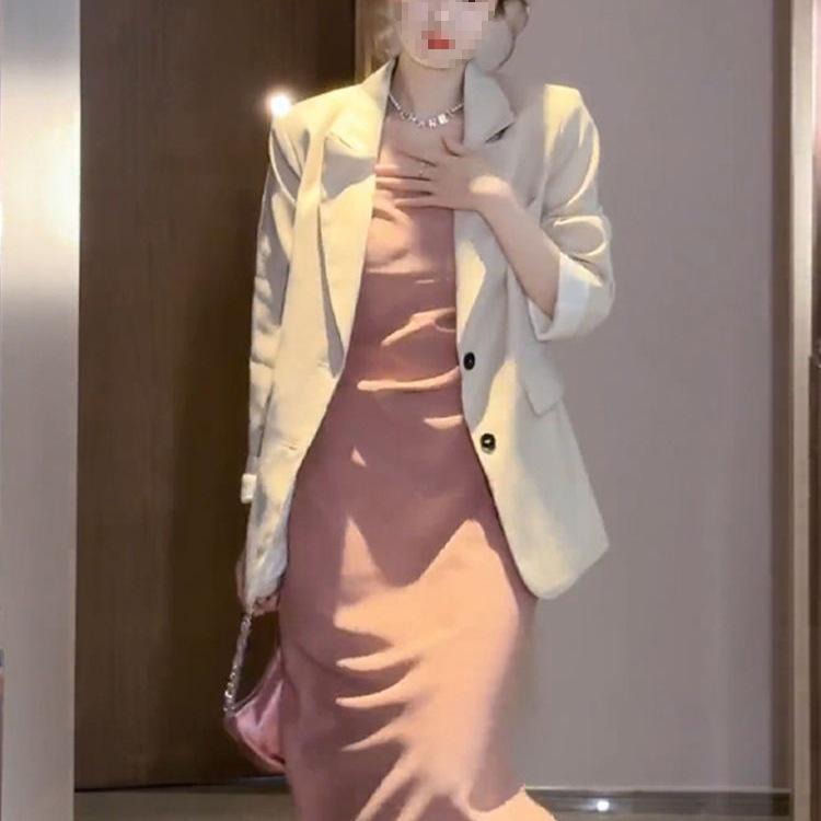 Set chic din două piese pentru socialite toamna: Set Jachetă de Costum și Rochie cu Bretele