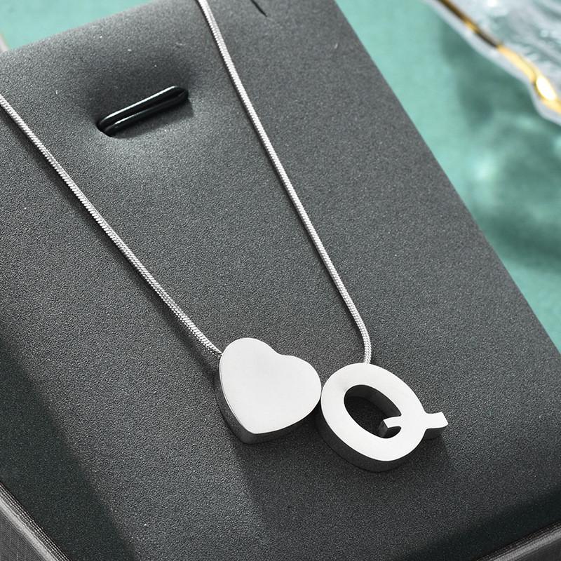 Elegante Colar com Pingente de Coração com Alfabeto Personalizado em Aço Inoxidável para Mulheres
