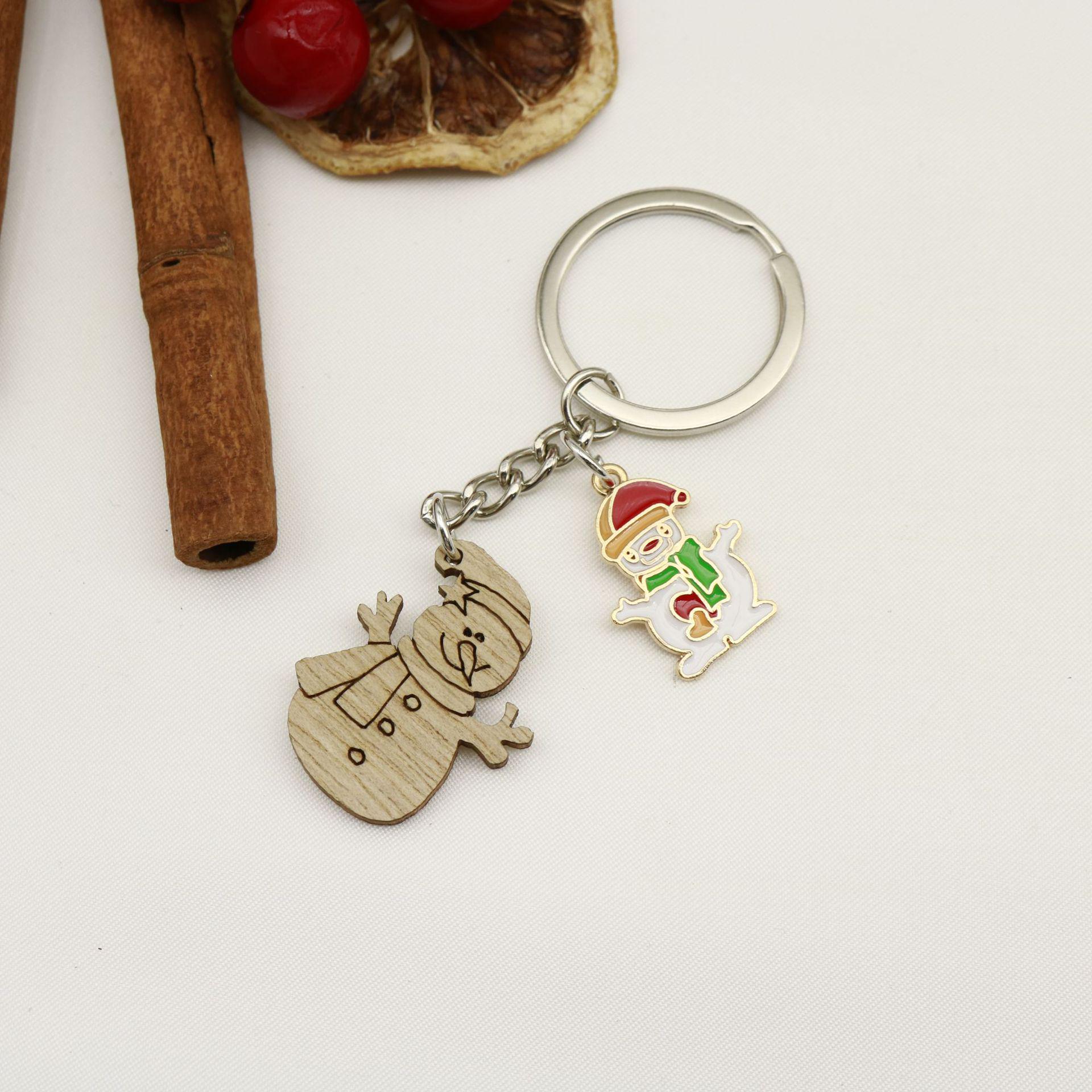 Creative European American Graffiti Wooden Keychain - Mom Letter Pendant