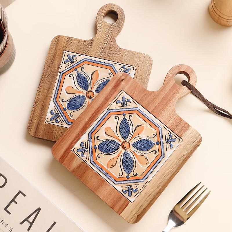 Подставка под горячее из массива дерева Генас с ручкой