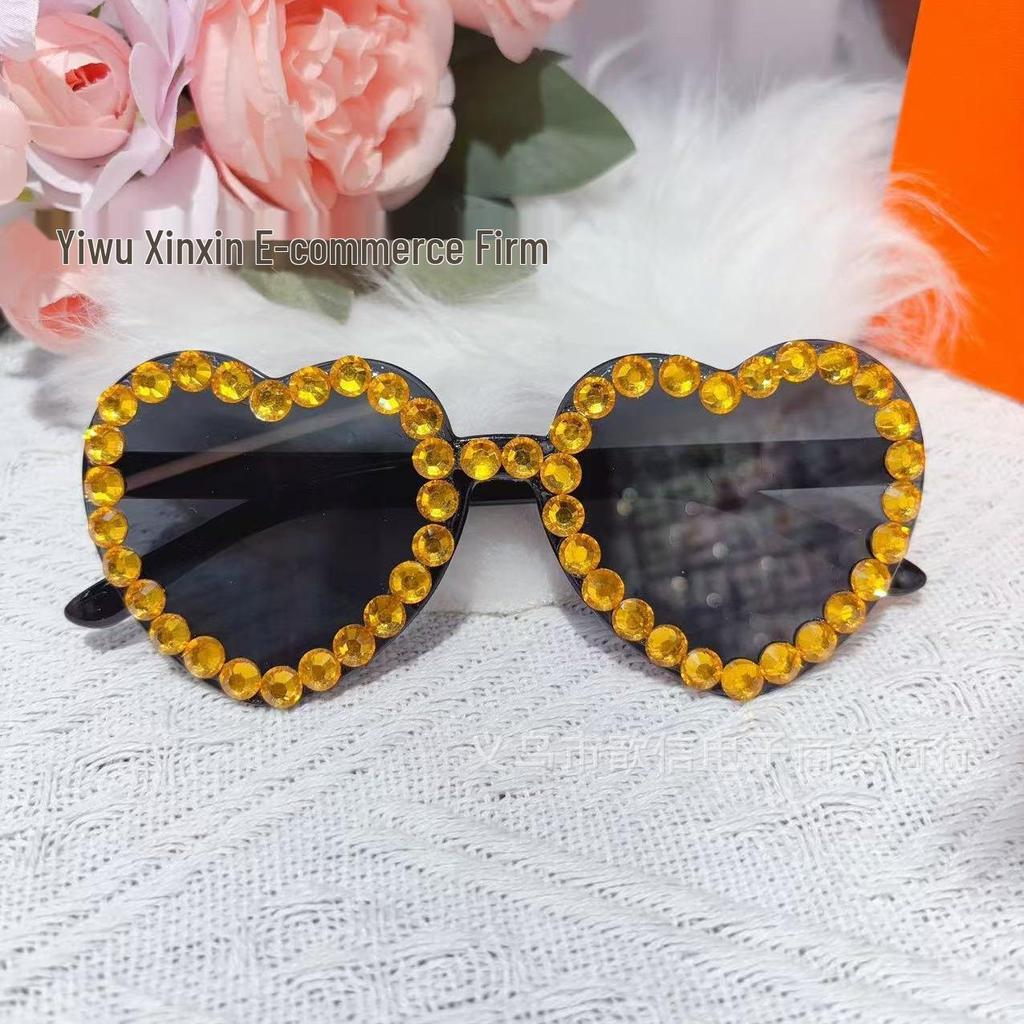 Heart-Shaped Rhinestone Sunglasses: Trendy Eyewear for Weddings and Street Style