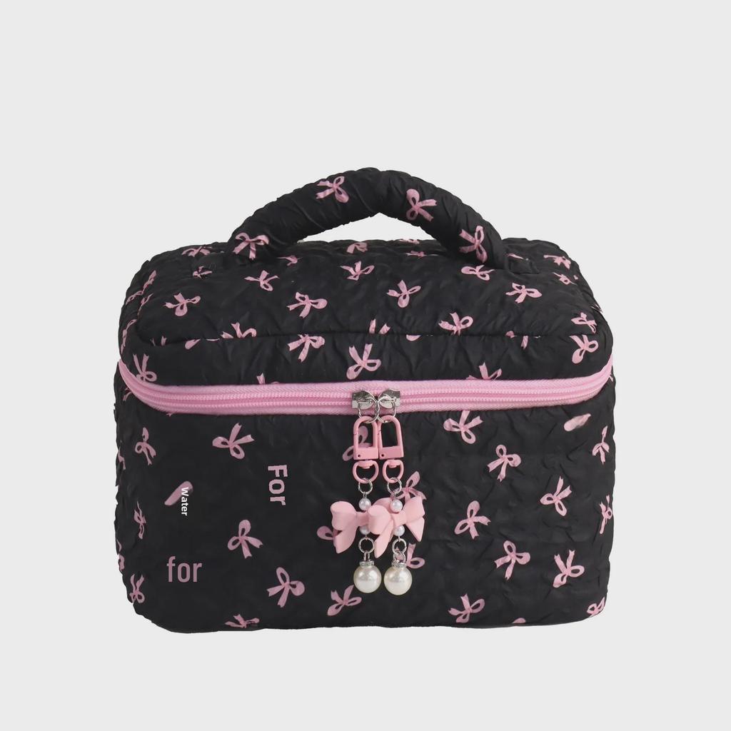 Kosmetisk väska med präglad plisserad rosett - Rymlig, exklusiv multifunktionell förvaring.