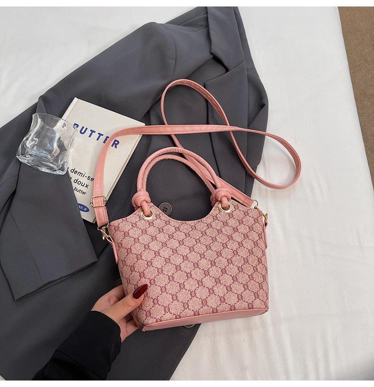 

Популярная мода женская 2025 летняя мода простая сумочка модная наплечная сумка-мессенджер сумка под мышку розовый