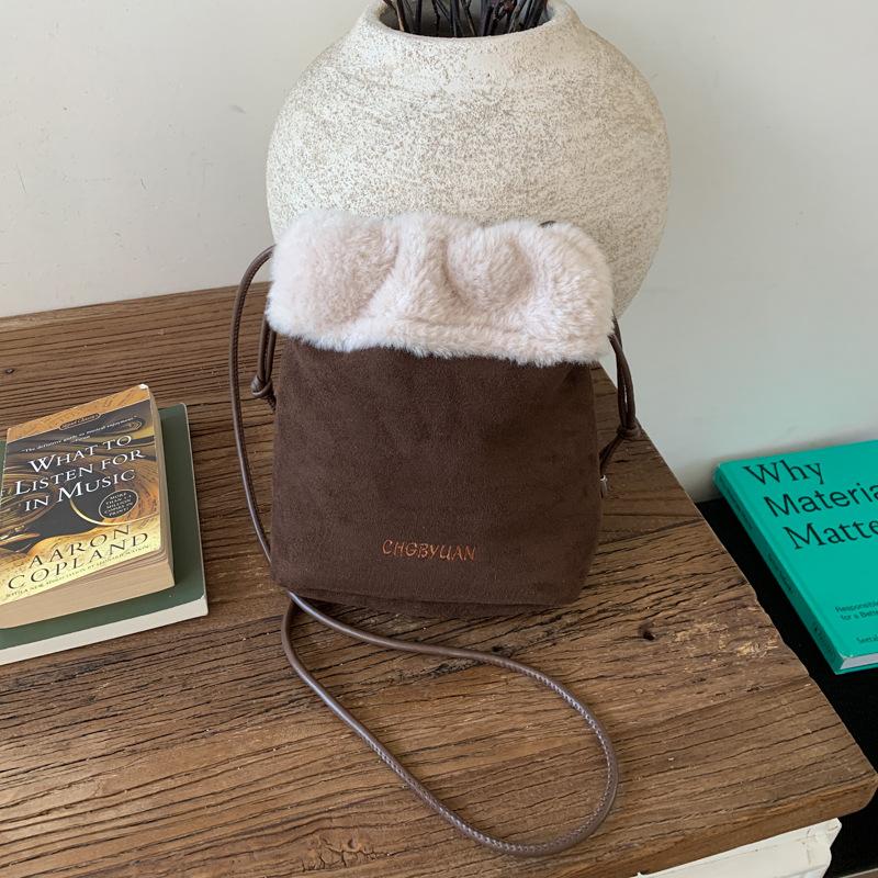 

Niche design casual small square bag fashion trend new bag 2025 autumn and winter women s shoulder messenger bag