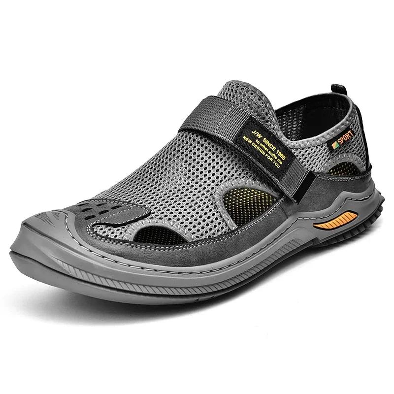 Fashion Summer New Man Outdoor Sandals Beach Casual Baotou Hole Shoes for Men Breathable Platform Beach Indoor Roma Sandals Zapatillas