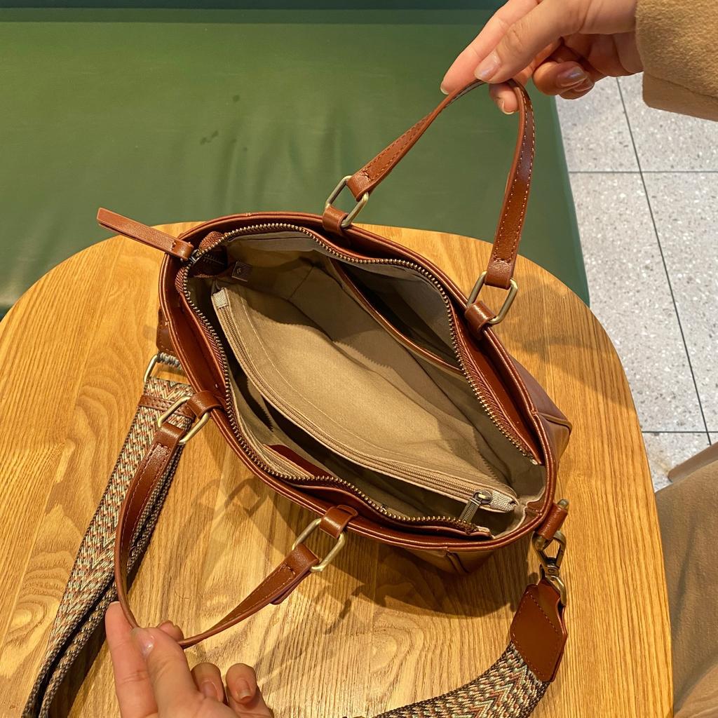 Spring New Large Capacity Crossbody Handbag Versatile Vegetable Tanned Soft Leather Wide Shoulder Strap Shoulder Bag