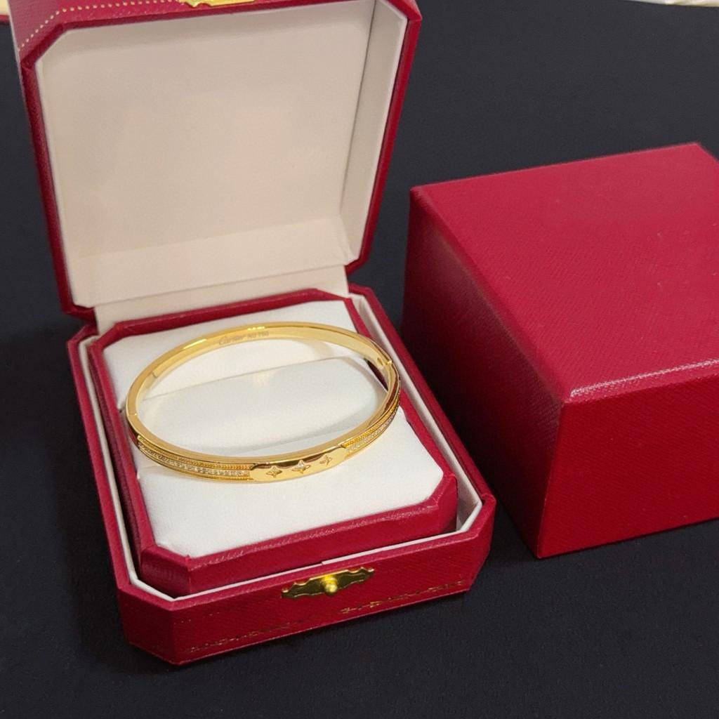 

Браслет, інкрустований діамантами, виготовлений з V-подібного металевого матеріалу, високоякісний ювелірний подарунок для щоденного носіння, без обмежень для чоловіків і жінок