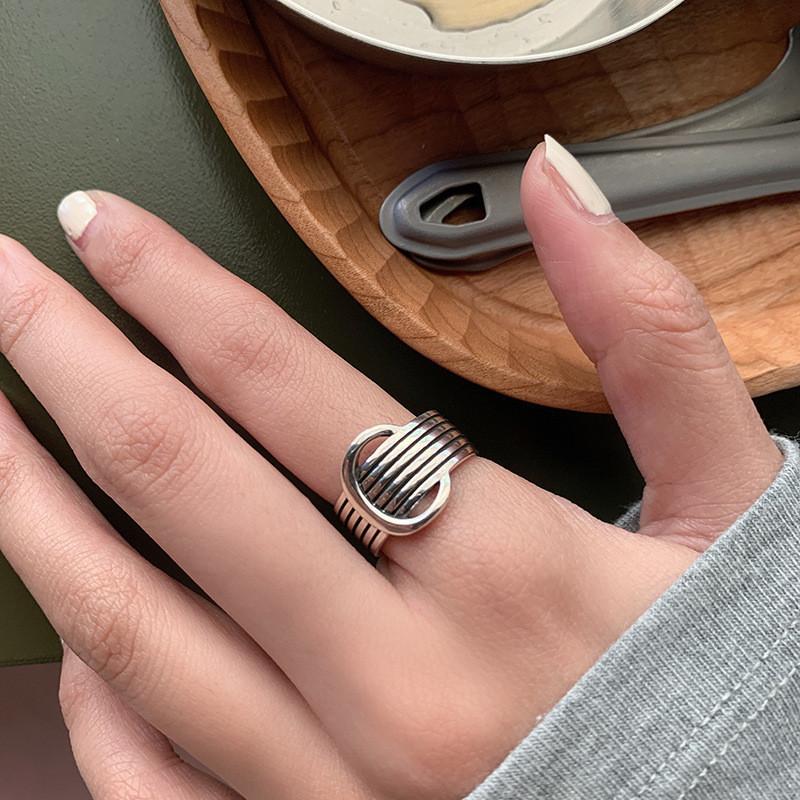 

Unique Retro Twisted Buckle Ring For Women Made Of 925 Silver Ideal For Gift Giving On Special Occasions J1271