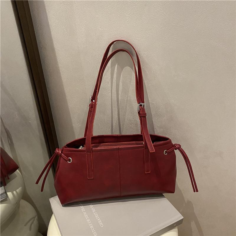 Fashion Commuter Large Capacity Casual 2025 New Textured Retro Ladies Pendant One Shoulder Underarm Portable Tote Bag