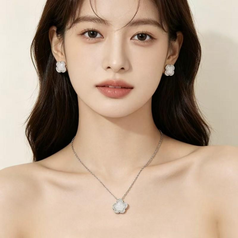 Elegant Four Leaf Clover Cat Eye Stone Earring Necklace Set Women Minimalist Chic Office Wear