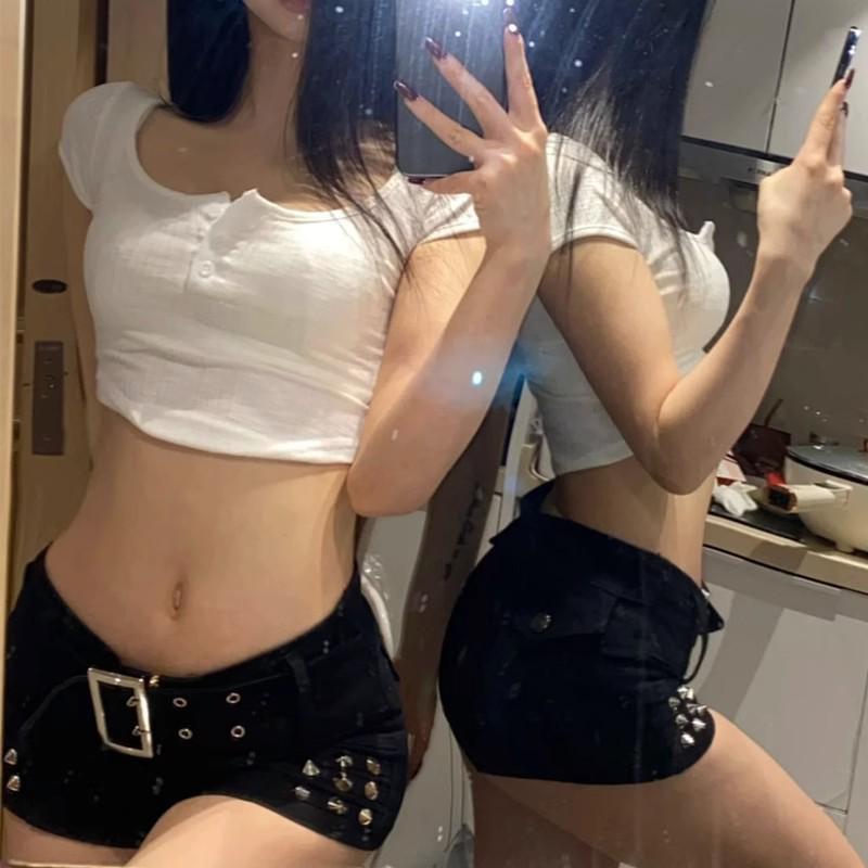 Black Low-Waisted Rivet Hot Pants - Sexy Elastic Denim Shorts for Spring/Summer