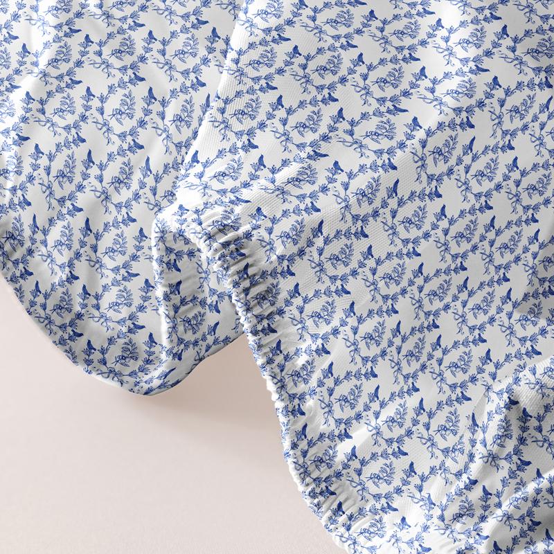 1Pc Blue And White Magpie Pattern Brushed Fitted Sheet, Printed Bed Cover For Bedroom, Bedding (Excluding Pillowcases)