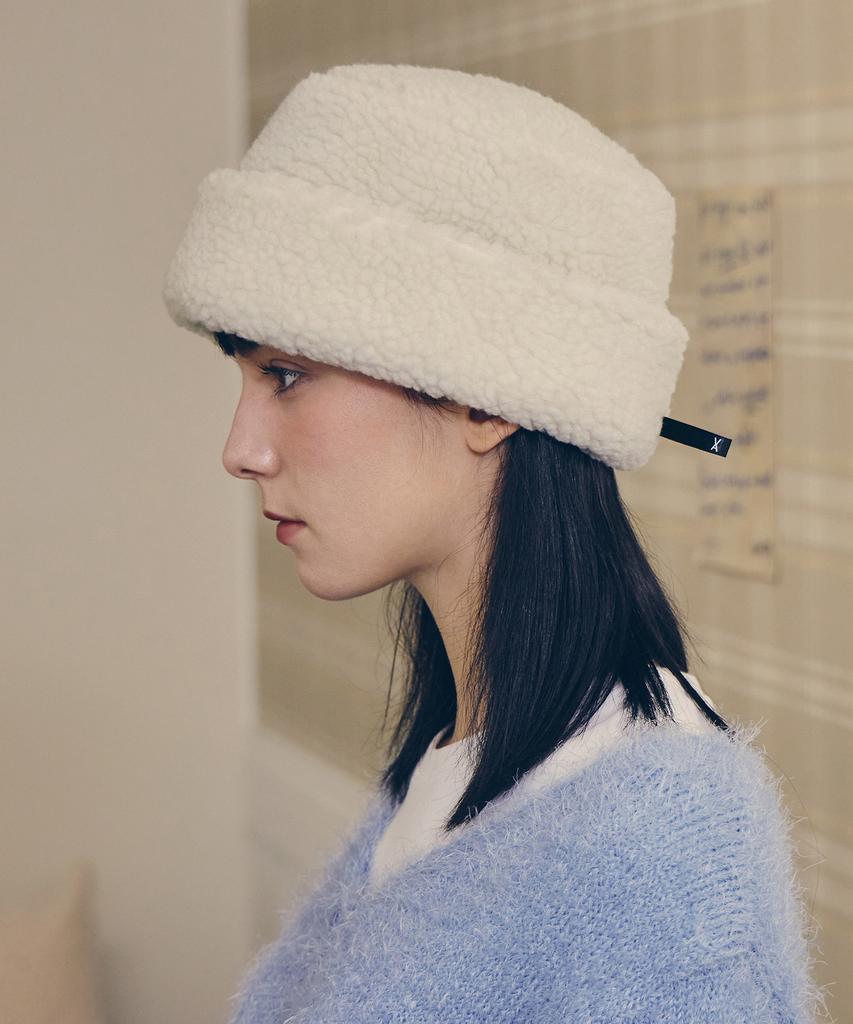 Bajal Va Long Label Fleece Mongolian Bucket Hat Cream