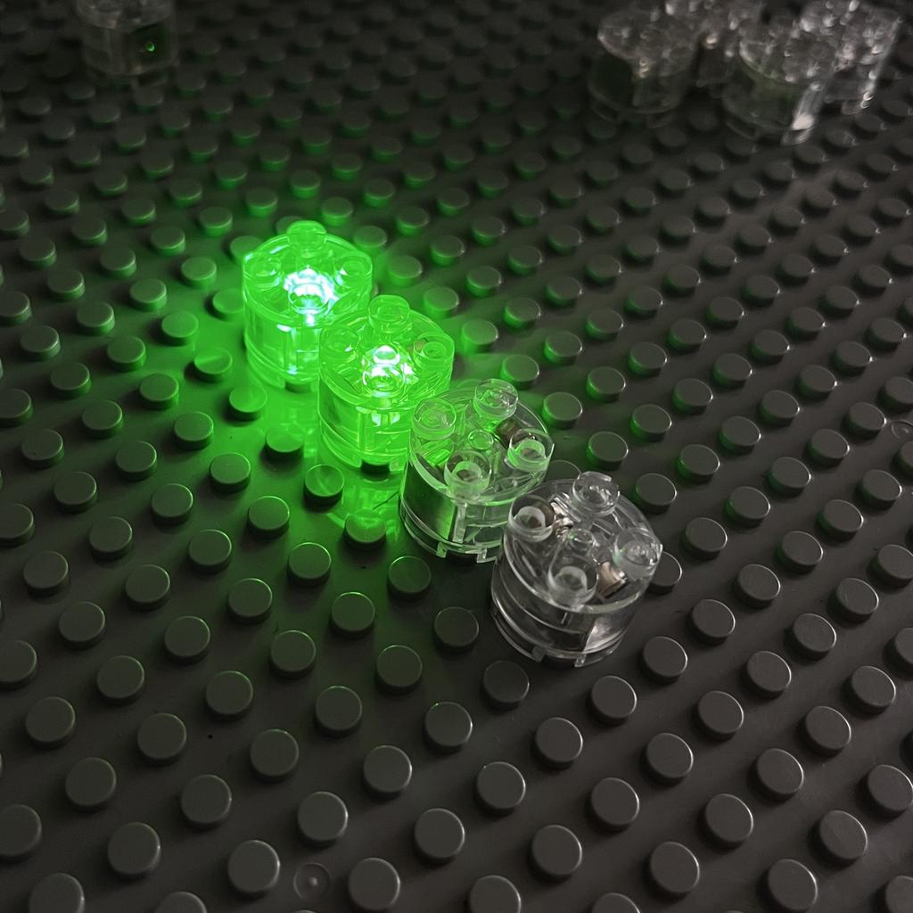 Nuovi 1/2/5 Pezzi Moc 8 Colori 2X2 Punti Luce LED Con Batteria Accessori Mattoncini Classici Educativi Blocchi da Costruzione Luminescenti Bambini