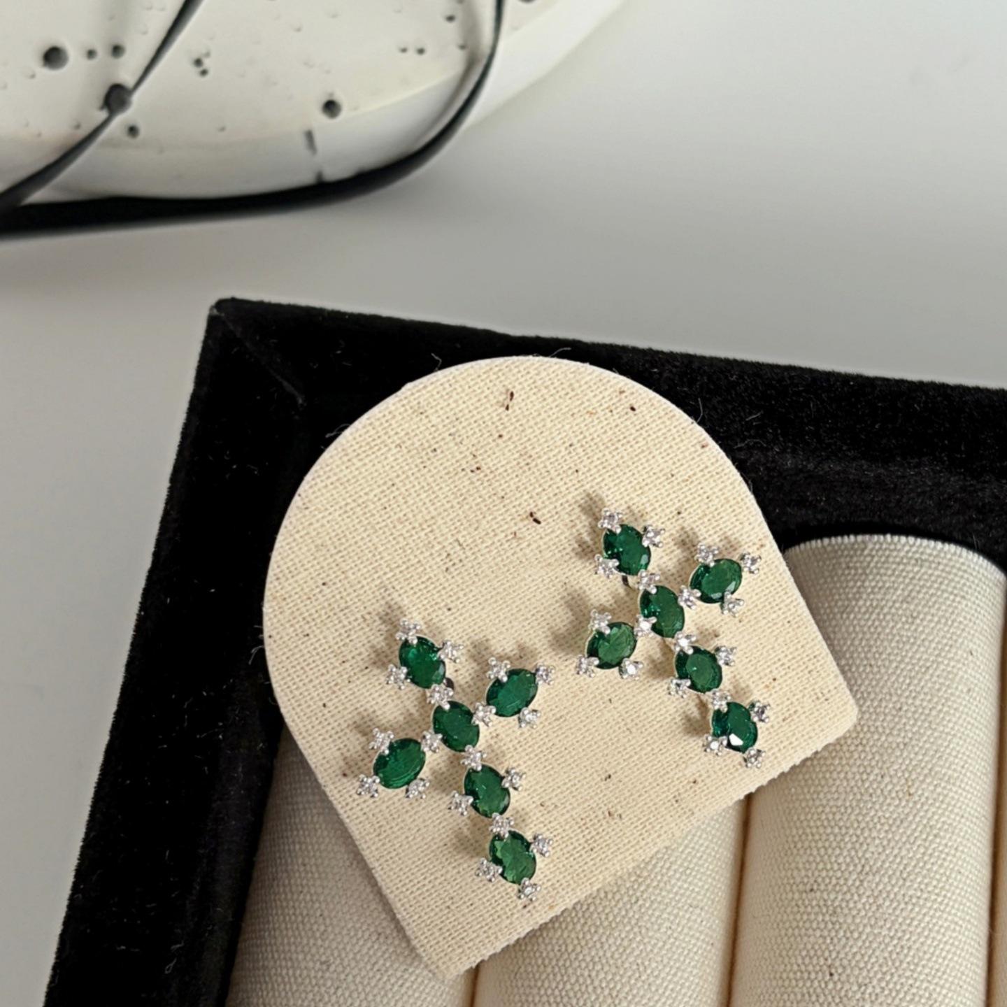 

Exquisite Green Zircon S925 Silver Cross Stud Earrings - Luxury Fashion Style срібний